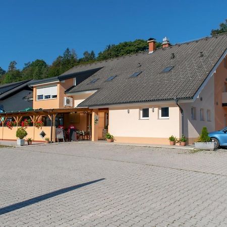 Hisa Izabela Hotel Muta Buitenkant foto