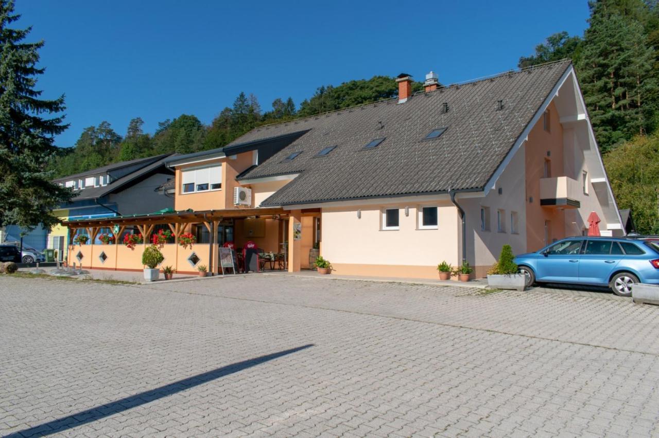Hisa Izabela Hotel Muta Buitenkant foto
