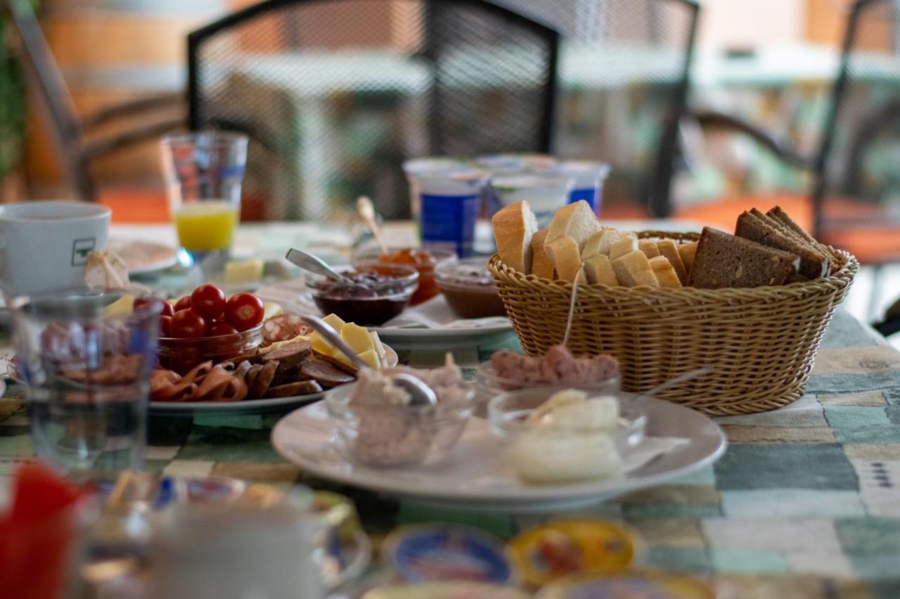Hisa Izabela Hotel Muta Buitenkant foto