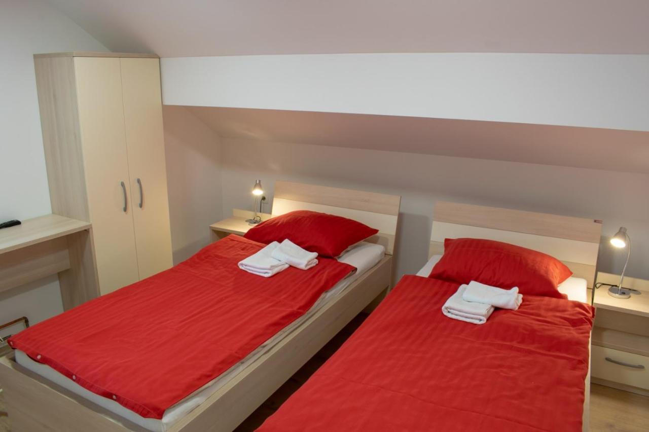Hisa Izabela Hotel Muta Buitenkant foto