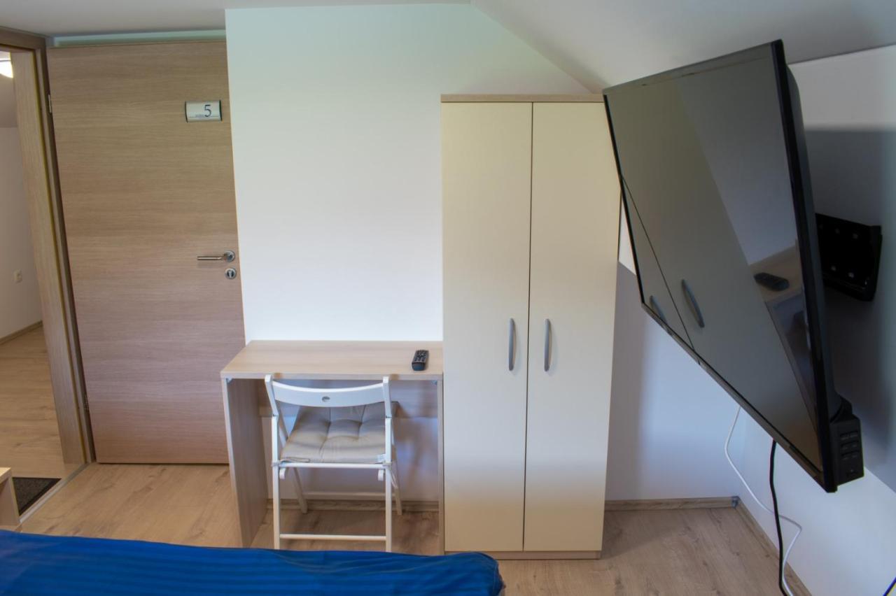 Hisa Izabela Hotel Muta Buitenkant foto