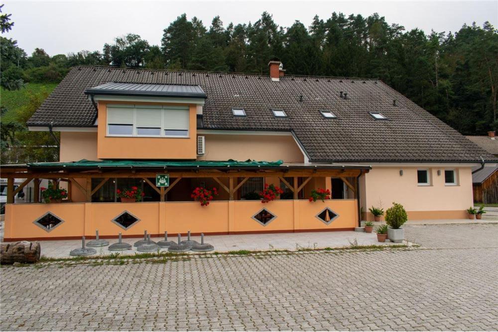Hisa Izabela Hotel Muta Buitenkant foto