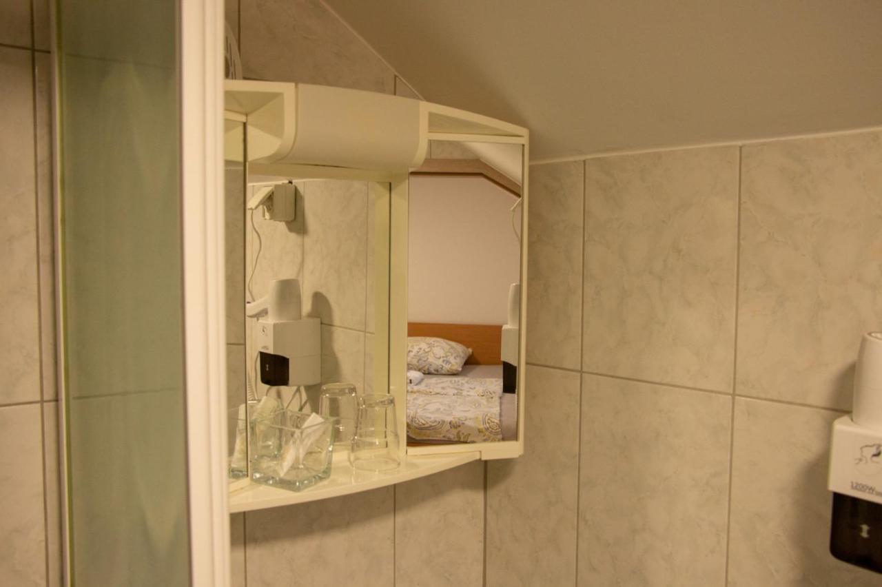 Hisa Izabela Hotel Muta Buitenkant foto